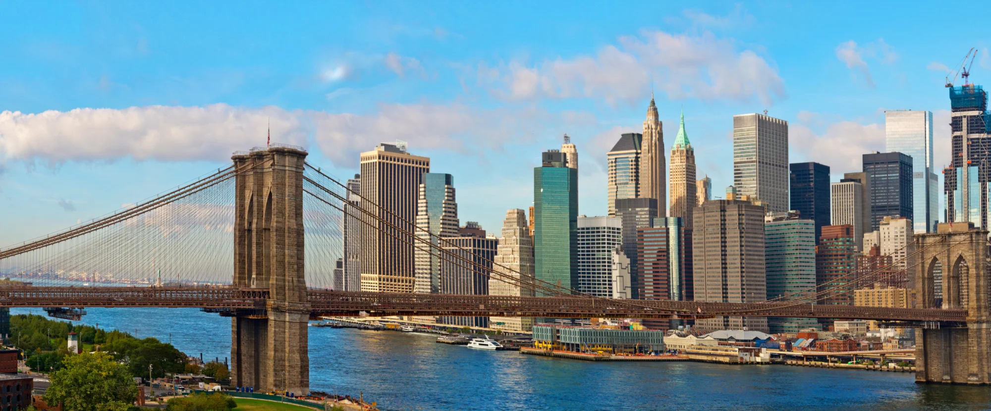 New York skyline, Manhattan and Brooklyn Bridge, USA