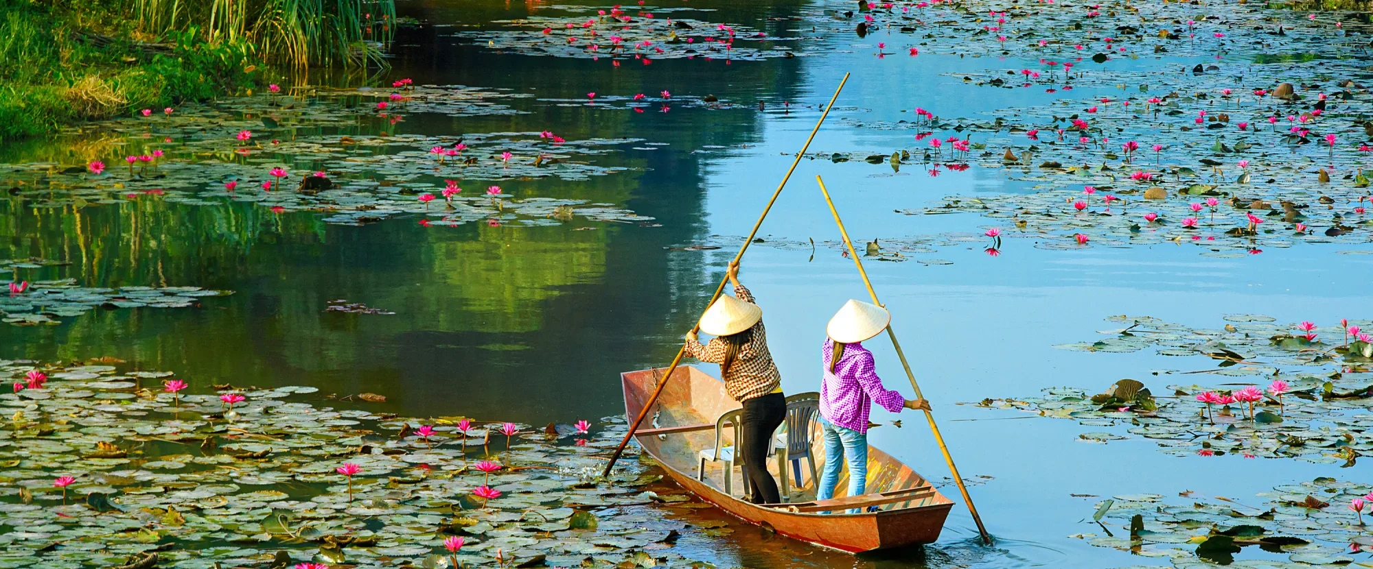 Vietnamese women rowing